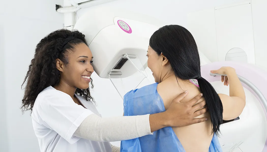 Happy,Doctor,Assisting,Woman,Undergoing,Mammogram,X-ray,Test