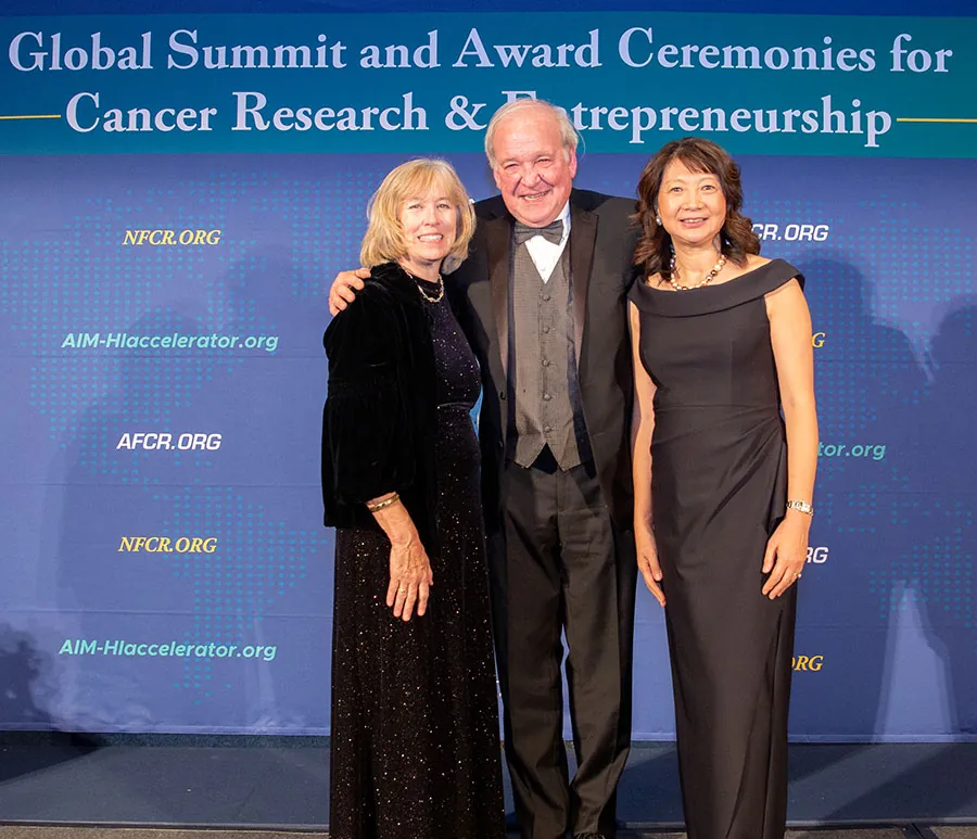 GirardIm_NFCR2022-1554 small Group Photo on Stage at the Summit 2022