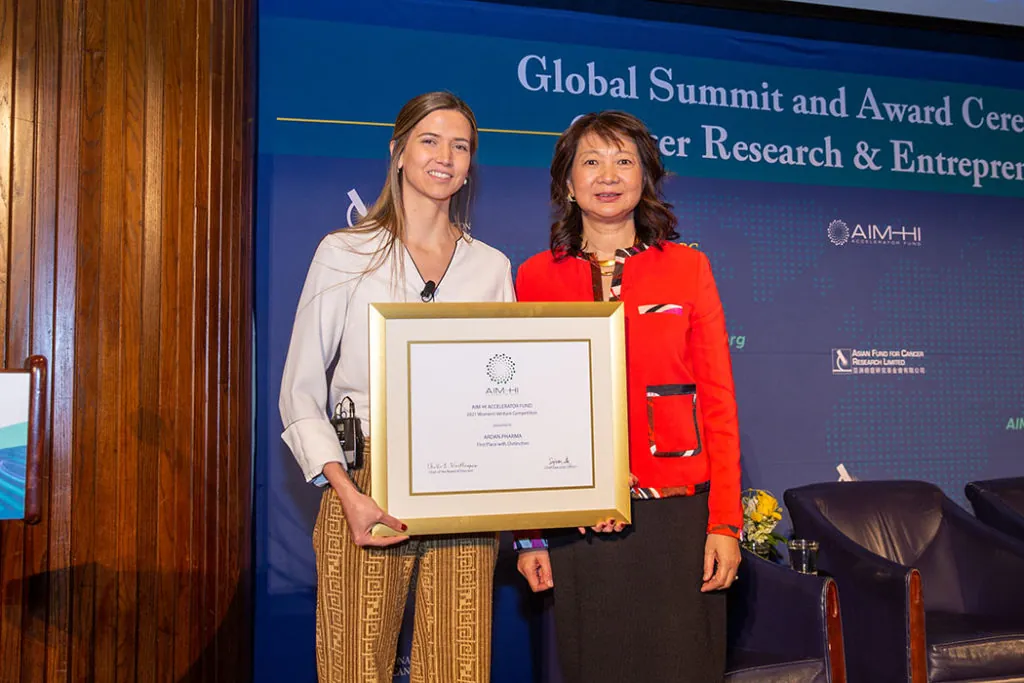 GirardIm_NFCR2022-829 small María Varela, and Sujuan Ba